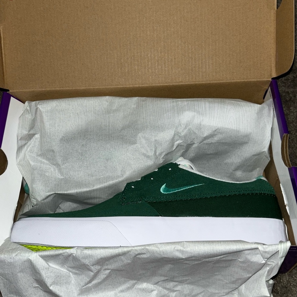 Brand New Green Nike Sb shoes